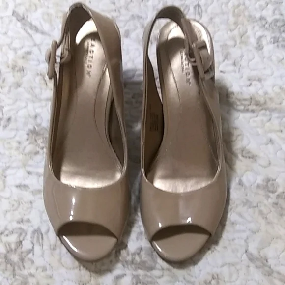 Women high heel shoe by Kenneth Cole 71/2 - Picture 1 of 9